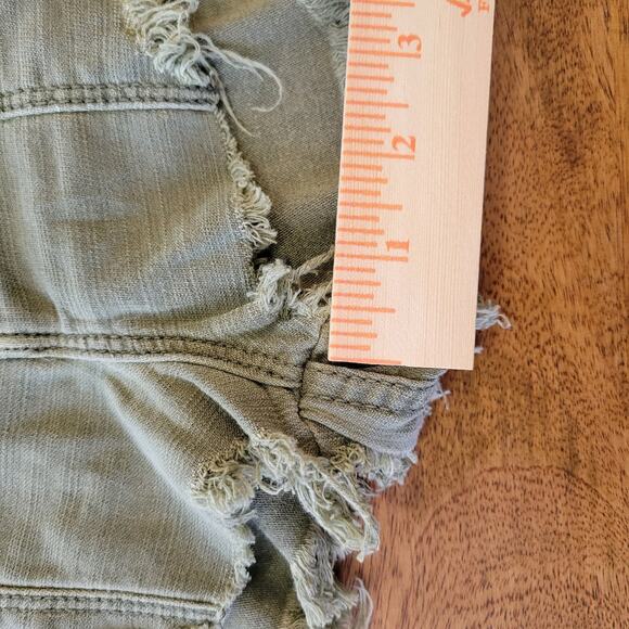 Free People Distressed Shorts Womens 6 Green Daisy Dukes BOHO Festival - Picture 11 of 11